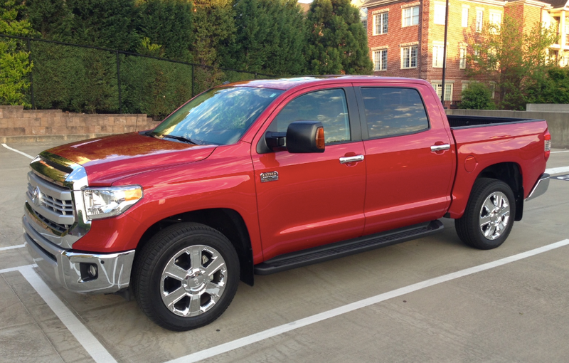 Illustration for article titled I Spent a Week In a 2014 Toyota Tundra And Found Out Pickups Are Huge